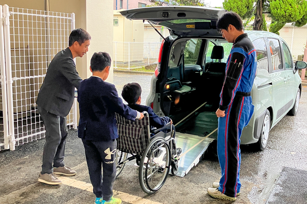 出前授業（車いす乗車体験）