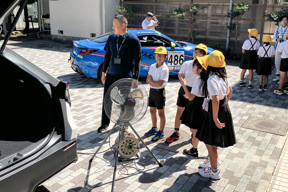 2025.09.22周布小学校（電気自動車を使った給電実演）出前授業