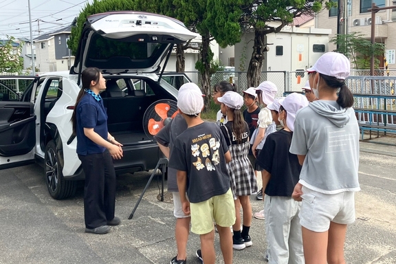2025.10.16たちばな小学校（電気自動車を使った給電実演）出前授業