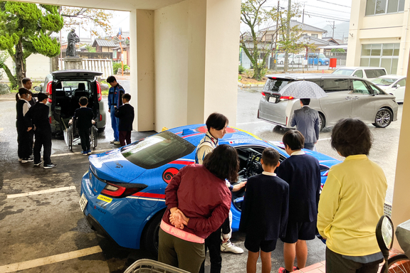 2025.10.31小松小学校（レース車両見学）出前授業2