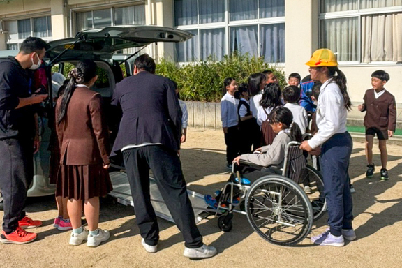 2025.11.07吉井小学校（車いす乗車体験）出前授業