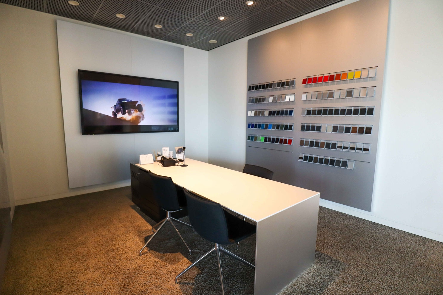 Audi　店舗写真